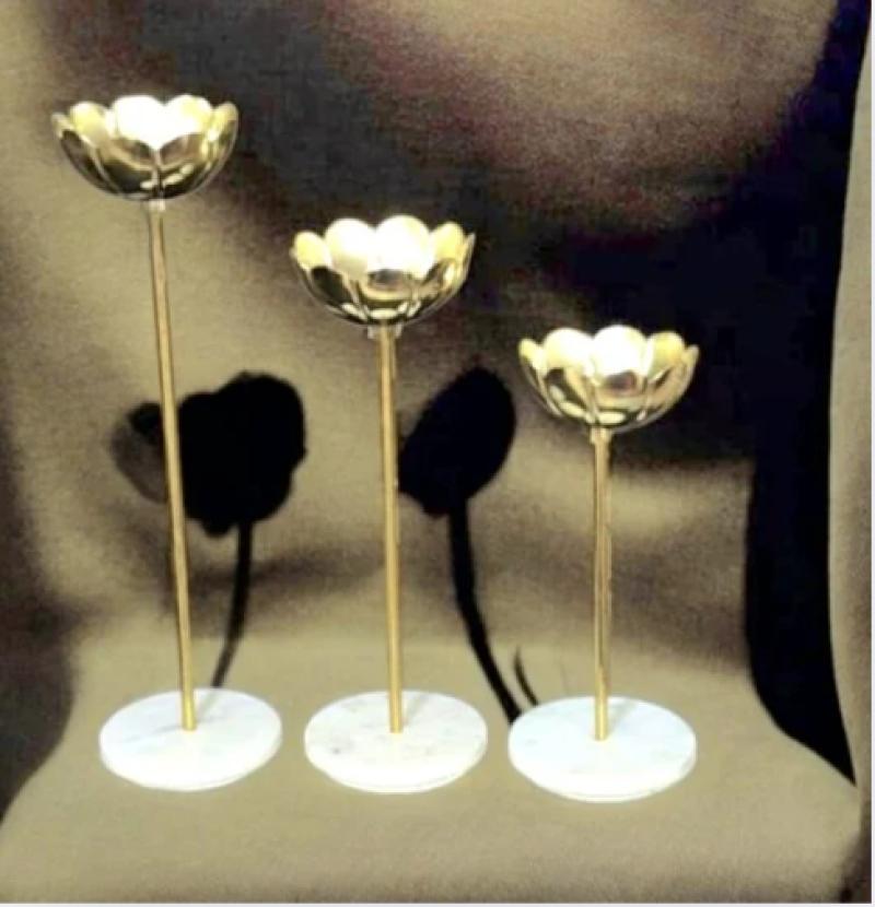 Lotus Stem Urlis Set Of 3 Pieces On A Marble Stand