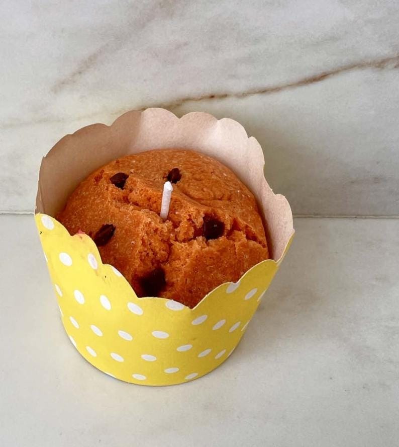 Vanilla & Choco Chips Muffin Candle