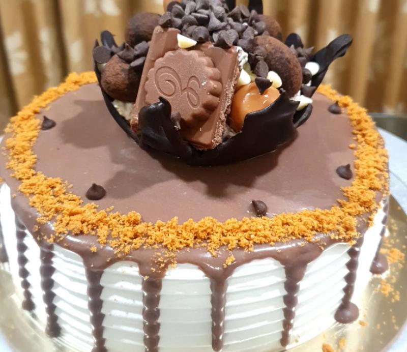 Customized Cakes