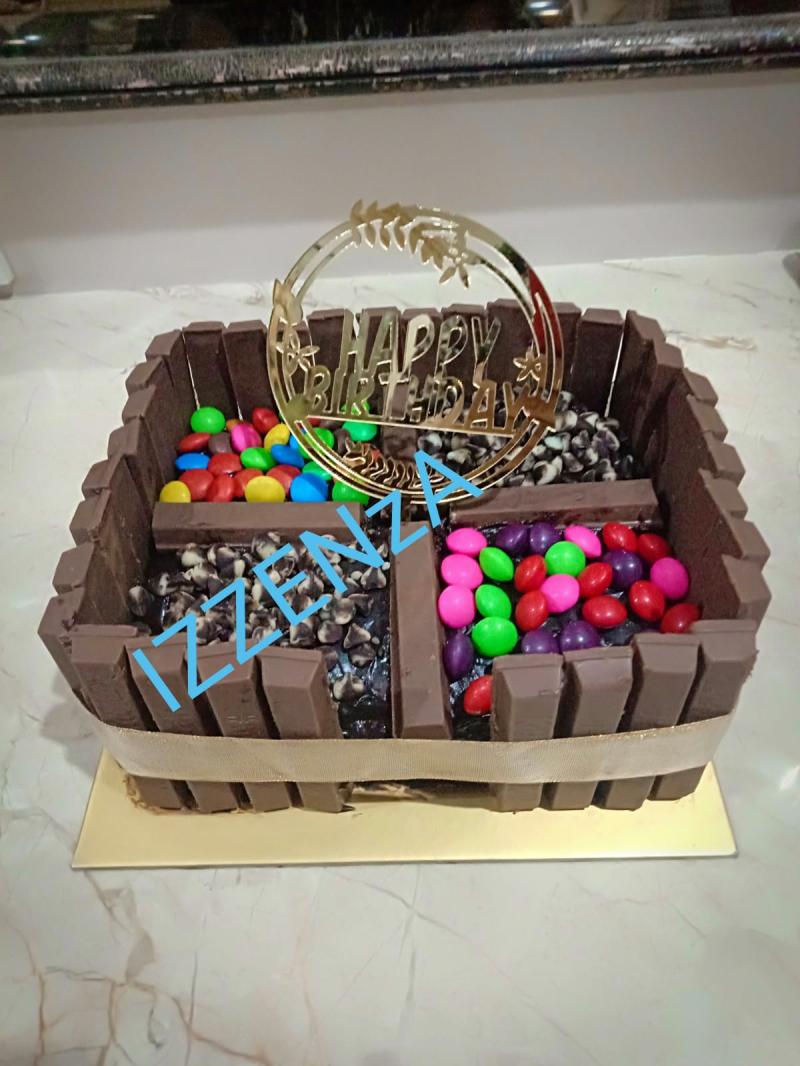 KitKat Cake