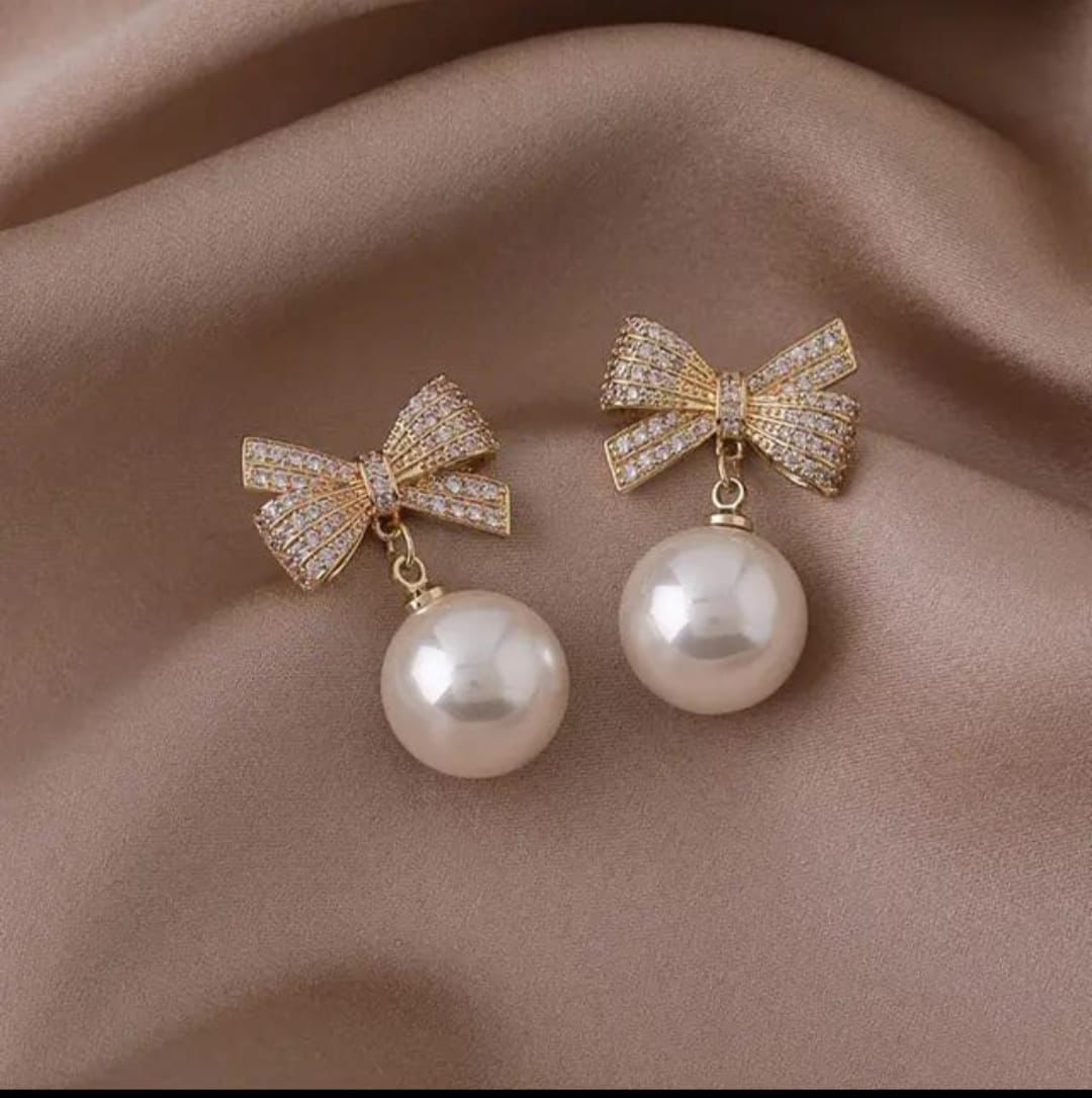 Bow With Pearl Drop