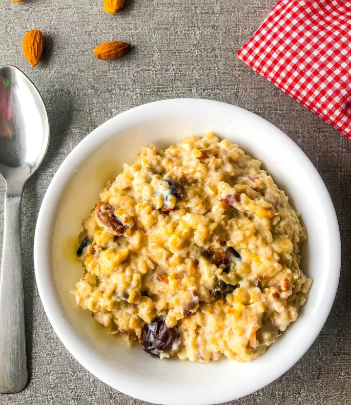 Date And Almond Oats