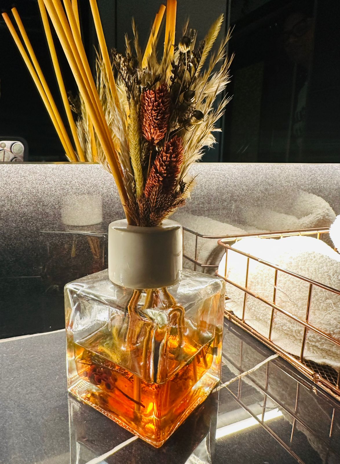 Beautiful Artificial Flowers With Diffuser